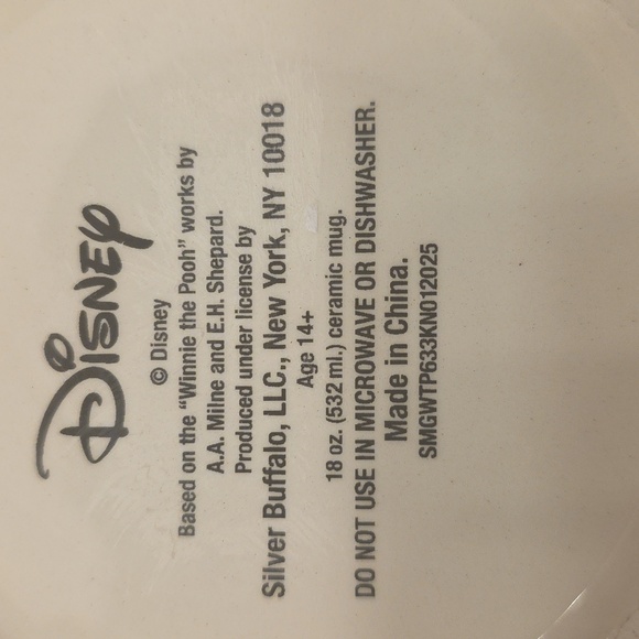 Winnie the Pooh Mug with Bee Lid - Picture 4 of 4